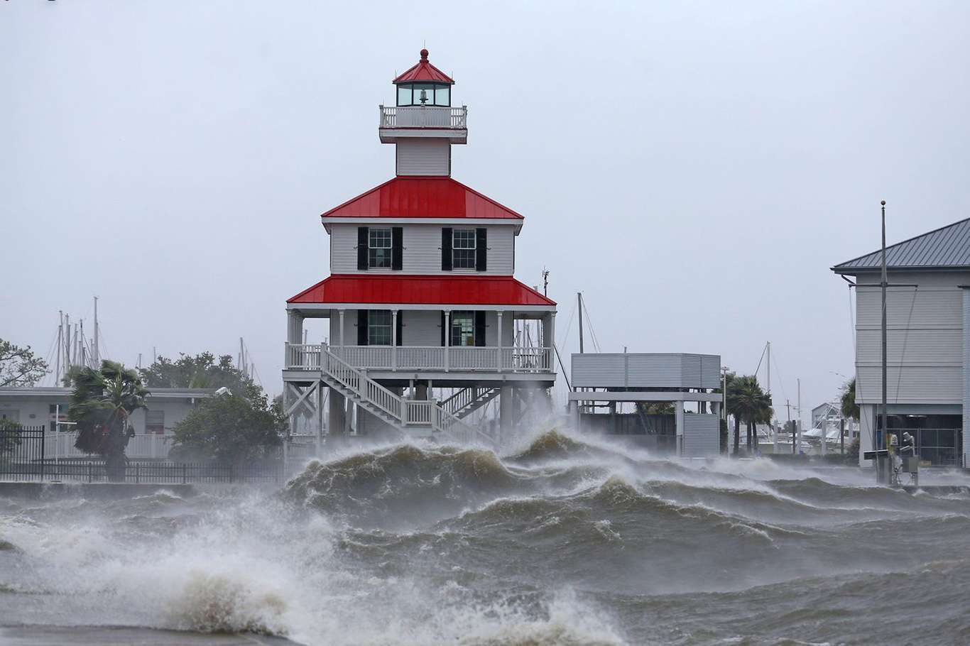 At least one person dies as Hurricane Ida continuing to lash southern US At least one person dies as Hurricane Ida continuing to lash southern US